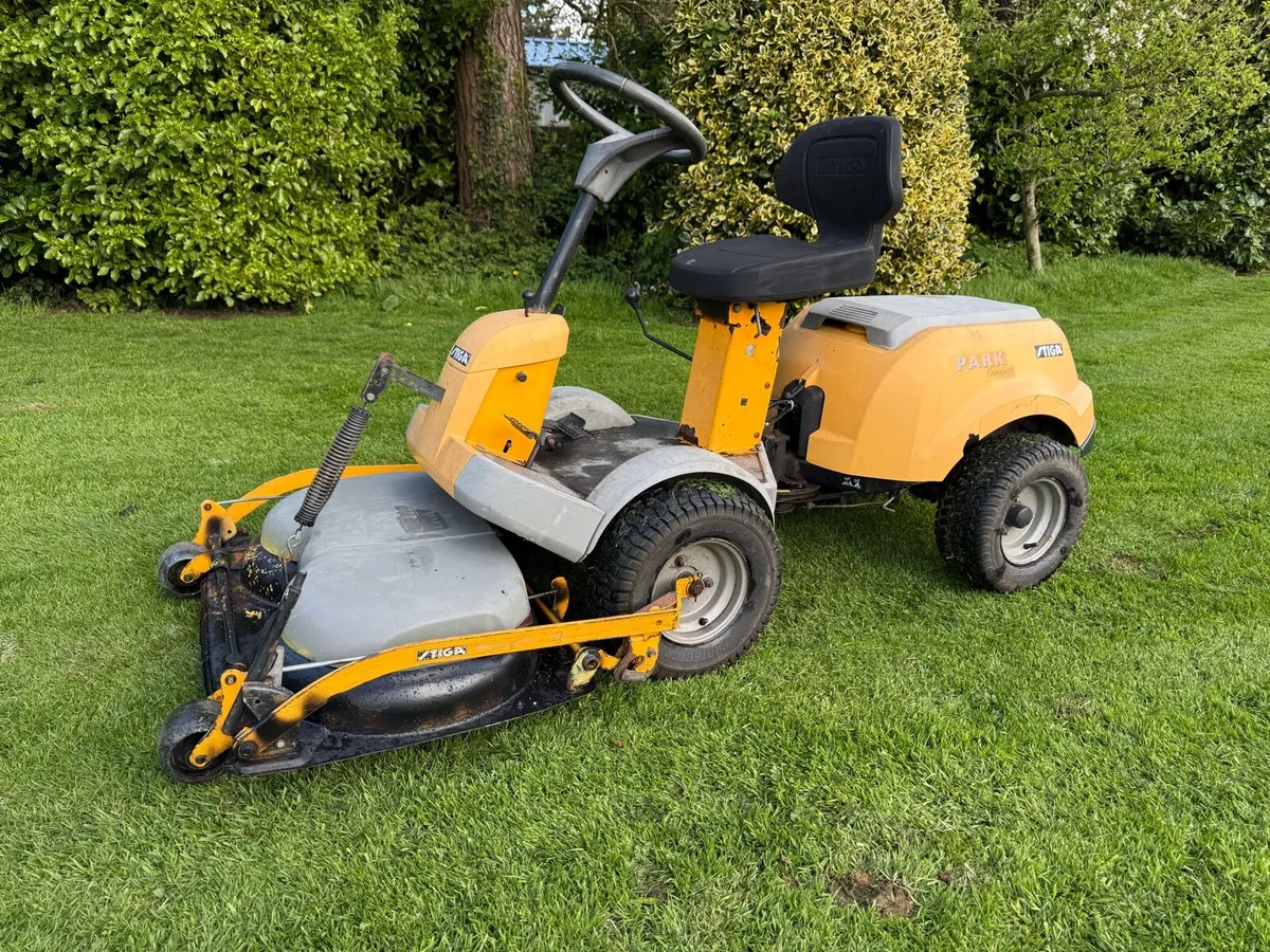 Ride On Lawnmower - Image 1