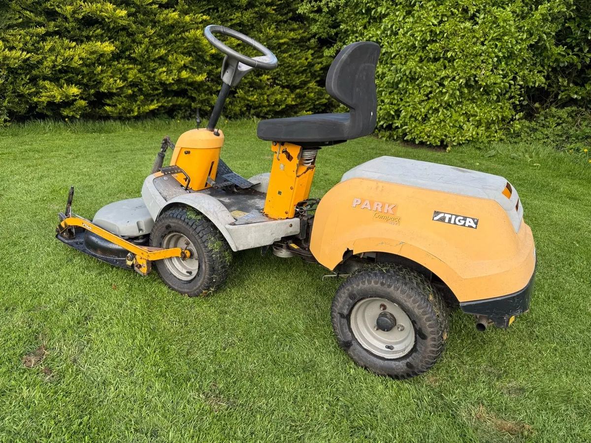 Ride On Lawnmower - Image 2