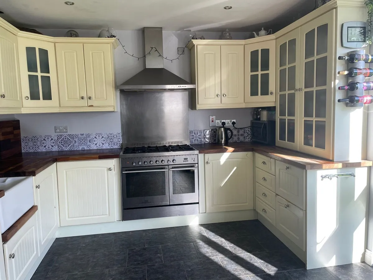 Kitchen Units - Image 1