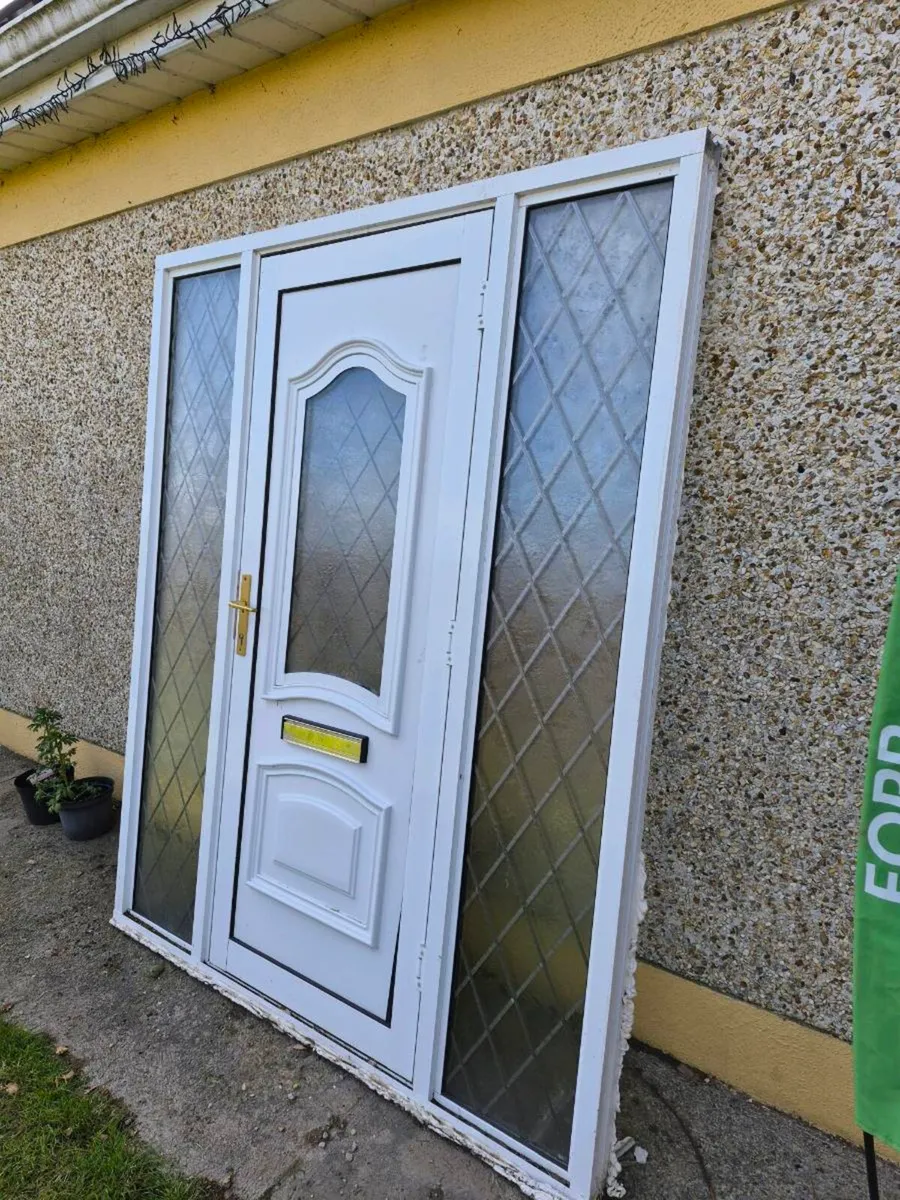 Front door - Image 3