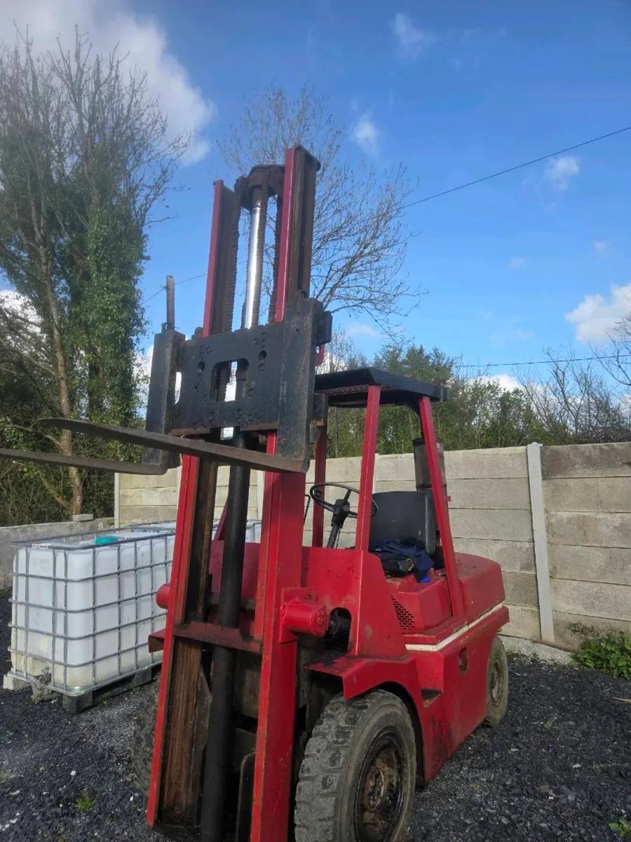 Forklift perkins engine - Image 1