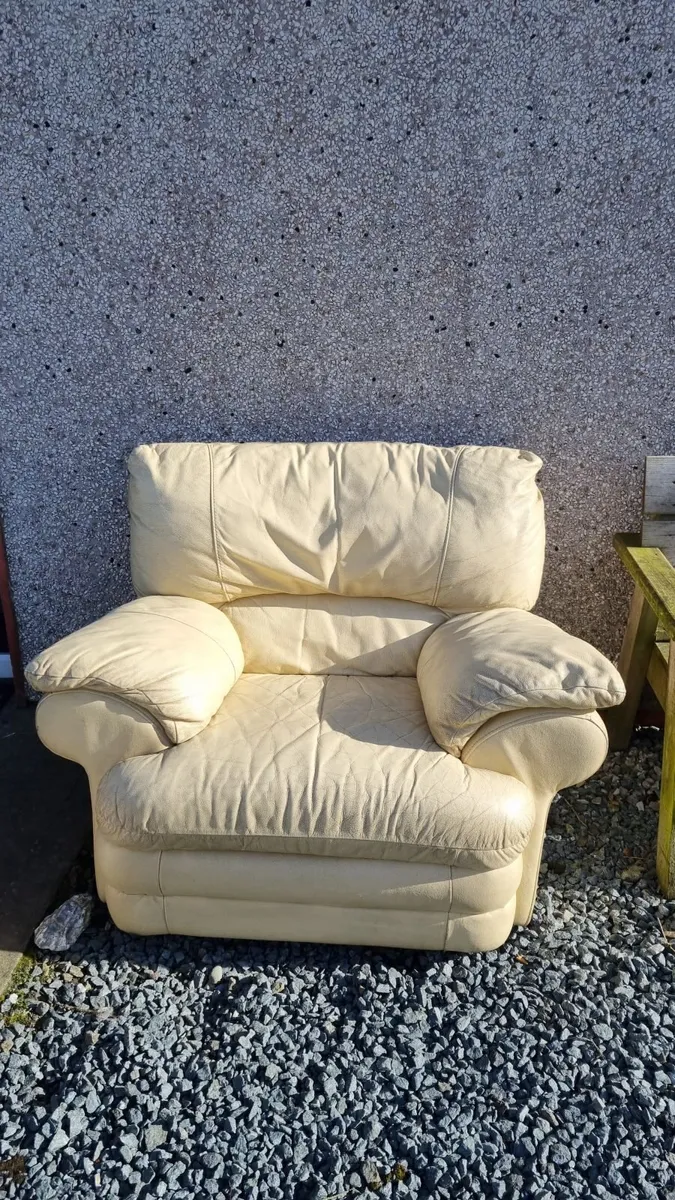 One seater recliner chair - Image 1