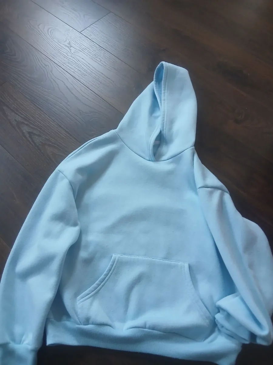 Blue jumper/sweater with decal on its back - Image 4