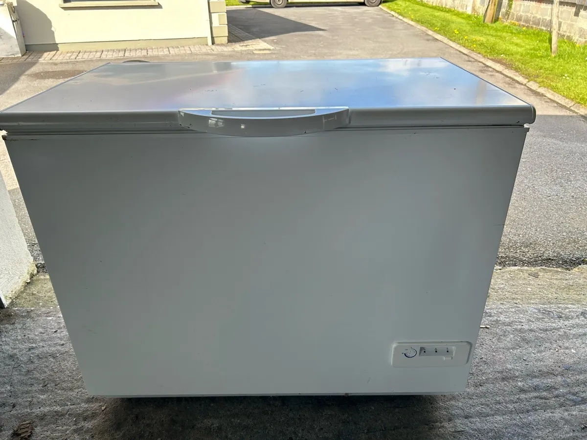 Free delivery Chest freezer - Image 1