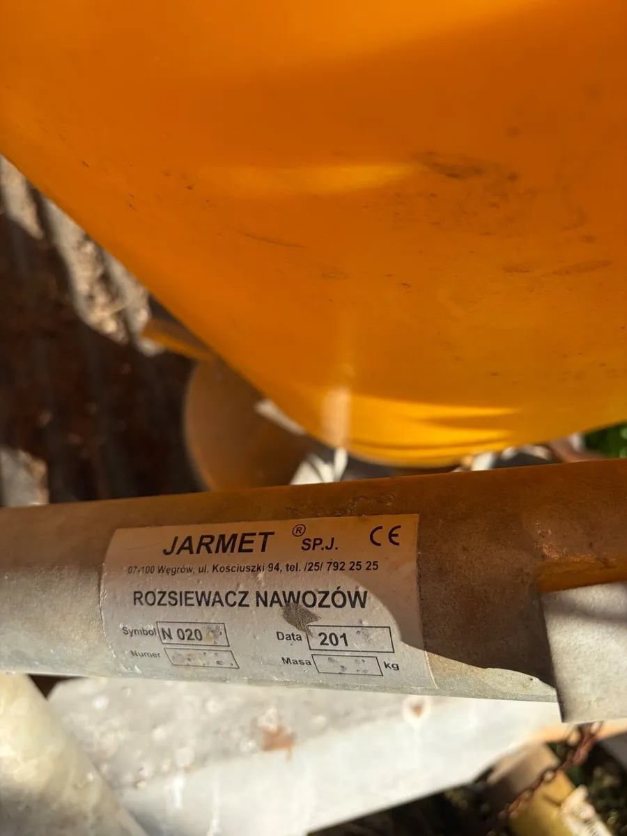 Cone Shape Fertiliser - Image 1