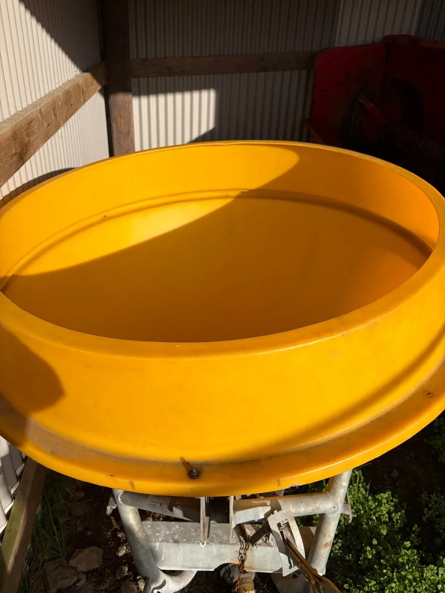 Cone Shape Fertiliser - Image 2