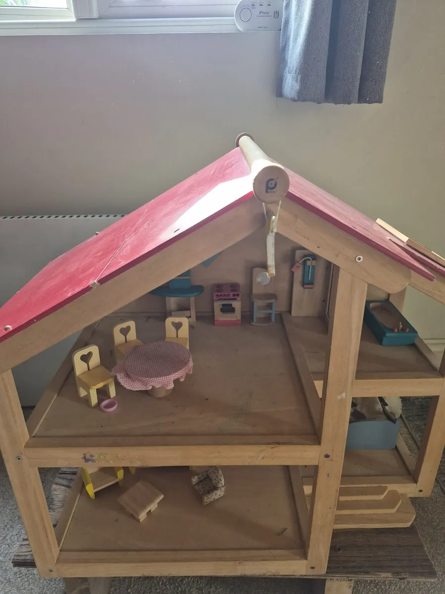Wooden doll house - Image 2