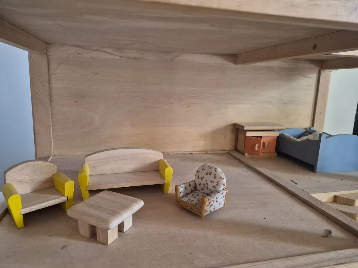 Wooden doll house - Image 4