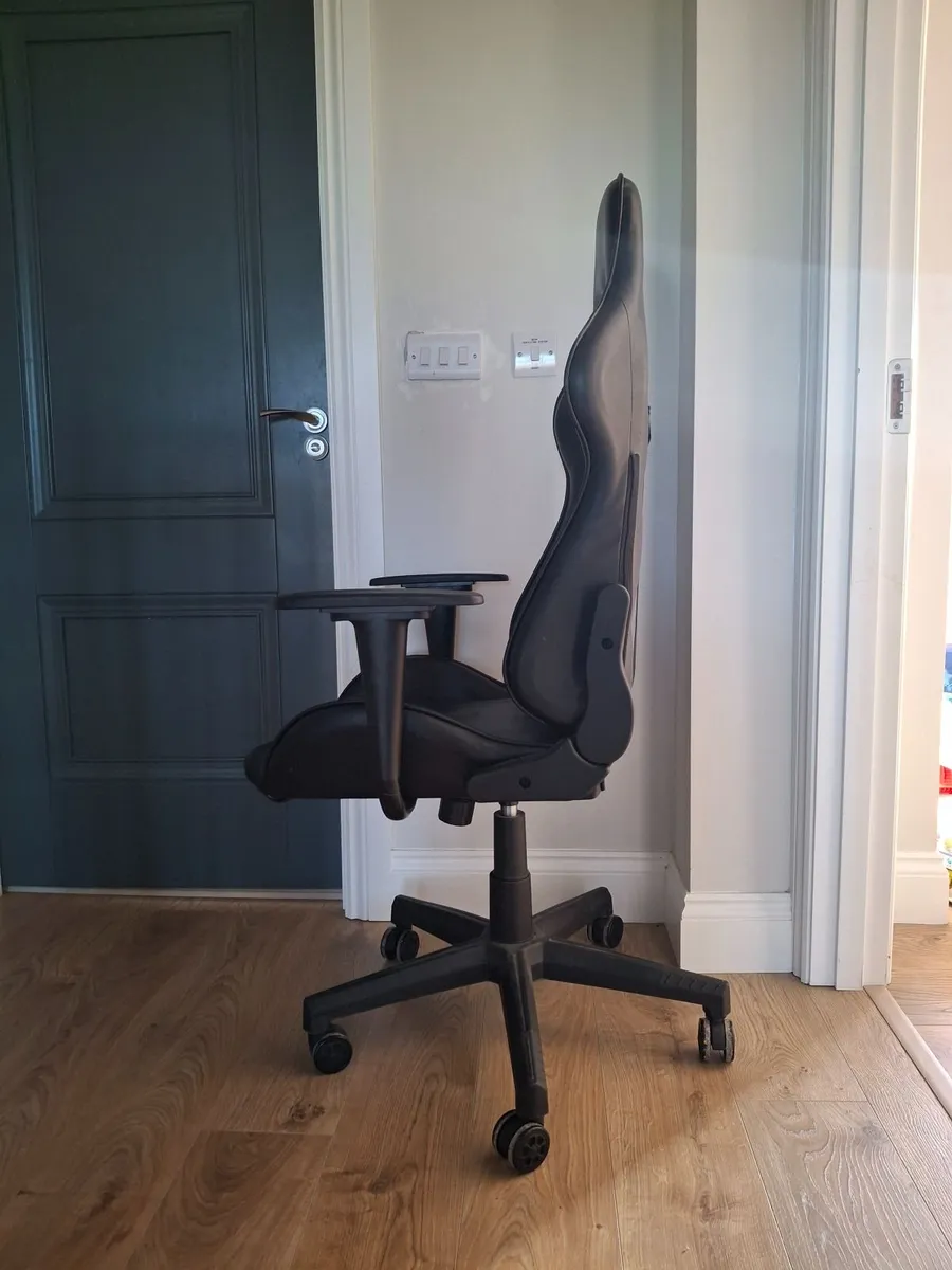 Gaming chair - Image 1