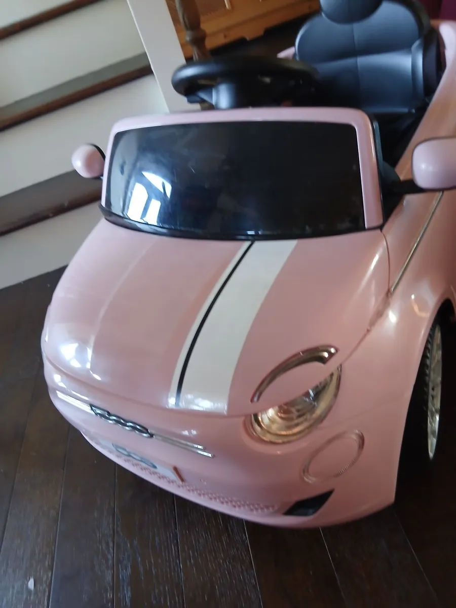 Toy car - Image 1
