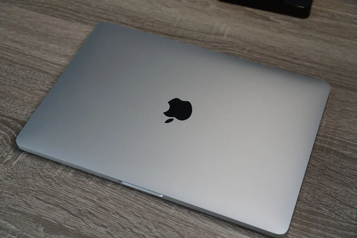 Apple MacBook Pro 13" (2019) | i5 2.4GHz | 16GB - Image 4