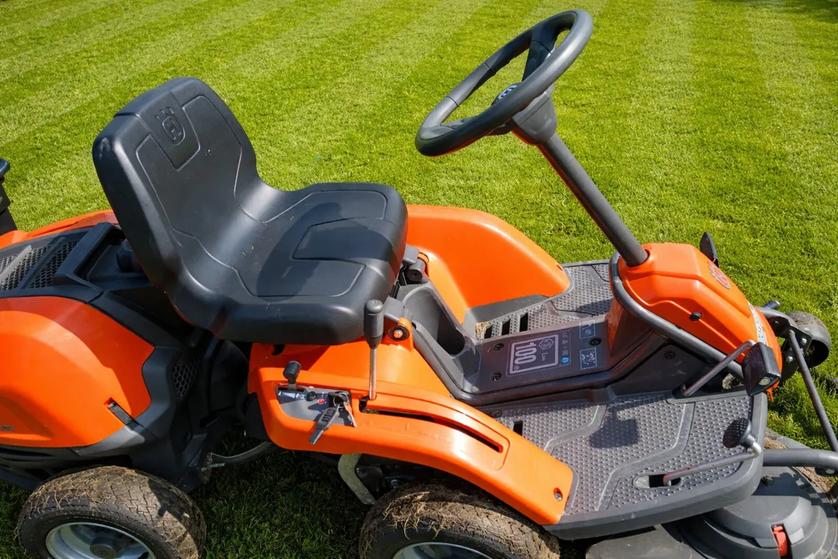 Husqvarna mulching lawnmower + tipper trailer - Image 4