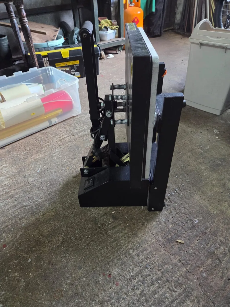 Vinyl cutter and Heat press - Image 3