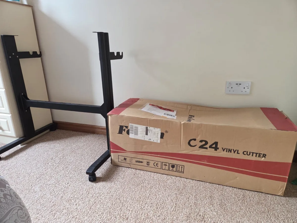 Vinyl cutter and Heat press - Image 1