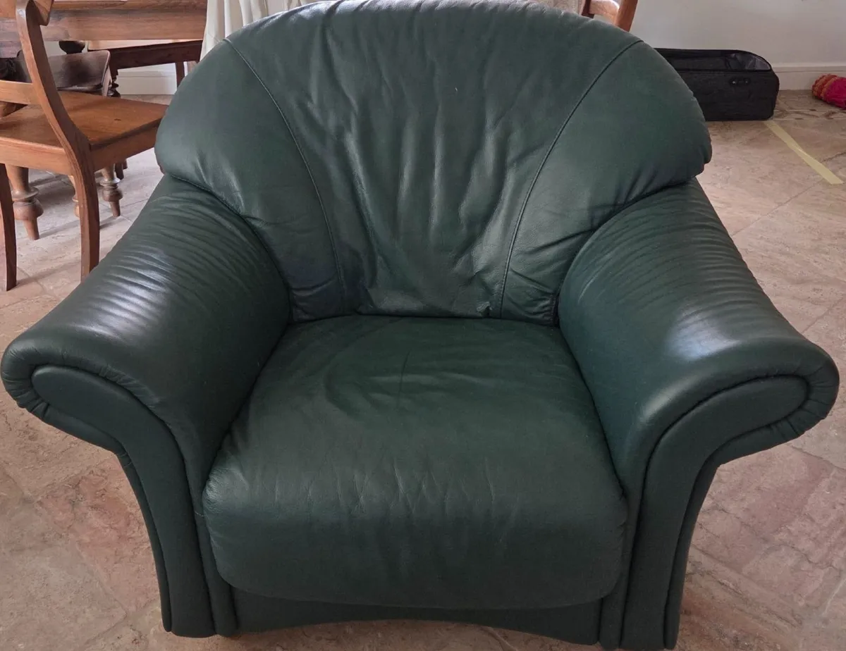 3 Piece Nicoletti Green Leather Sofa Set For Sale - Image 2