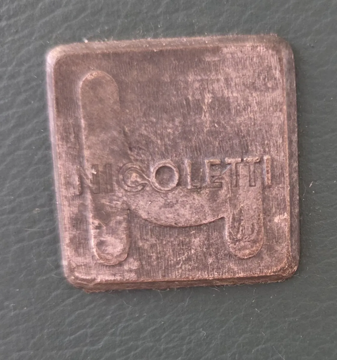 3 Piece Nicoletti Green Leather Sofa Set For Sale - Image 3