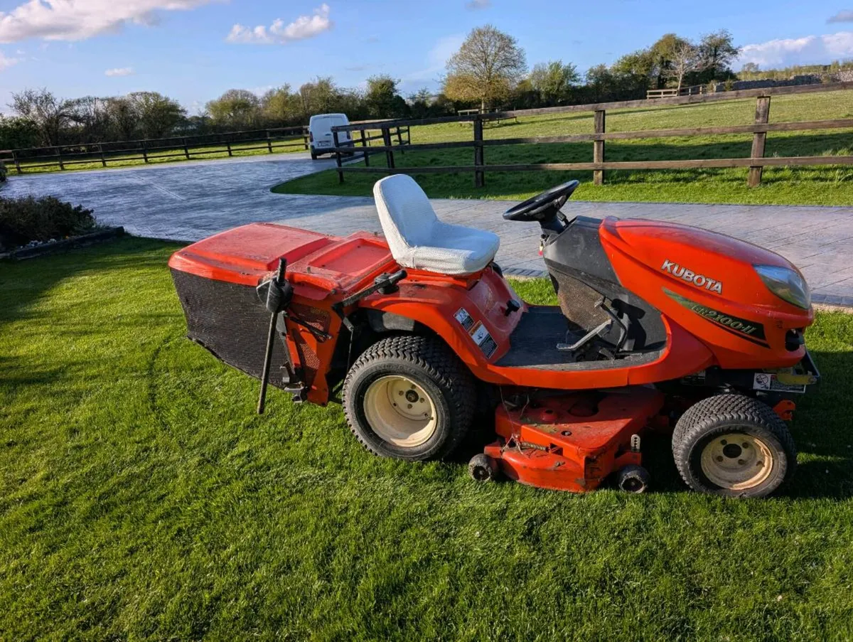 Kabota ride on lawnmower - Image 2