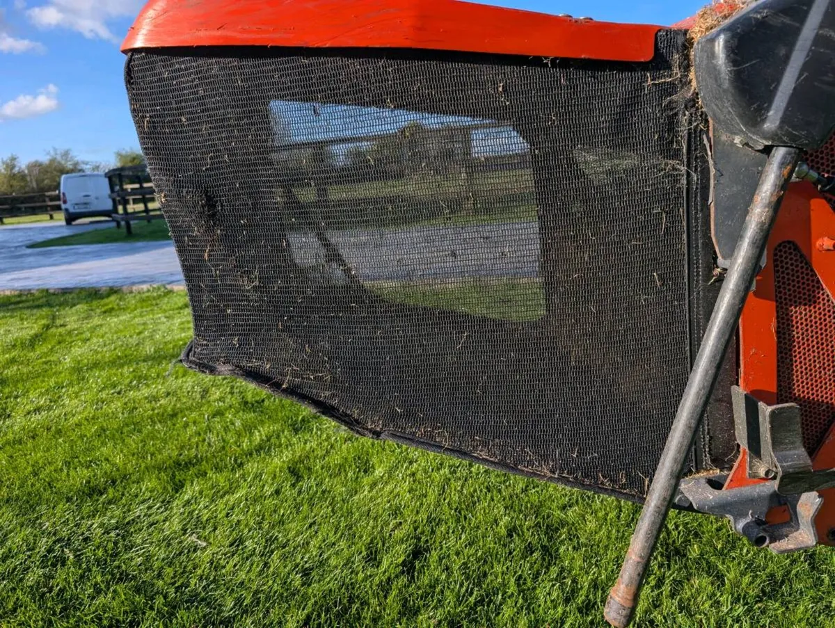 Kabota ride on lawnmower - Image 3