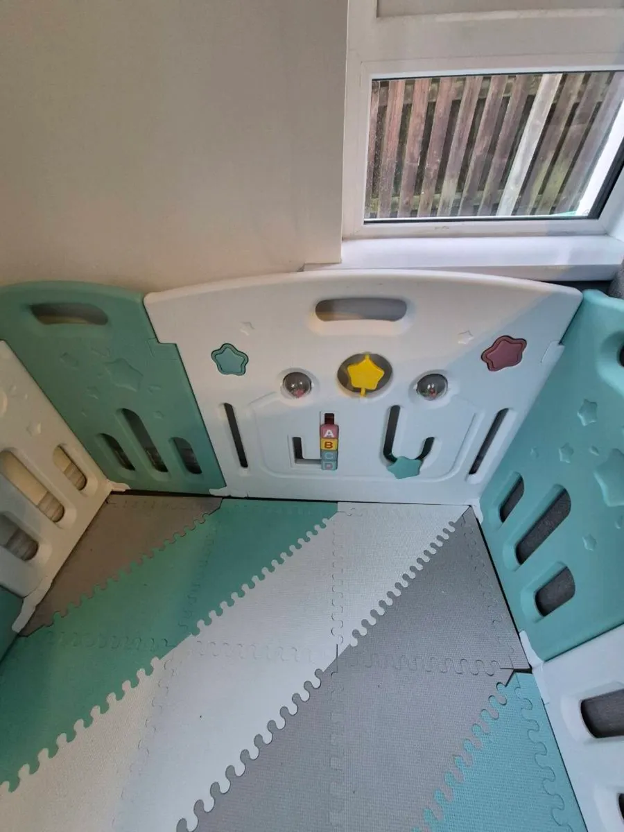 Foldable PlayPen - Image 3