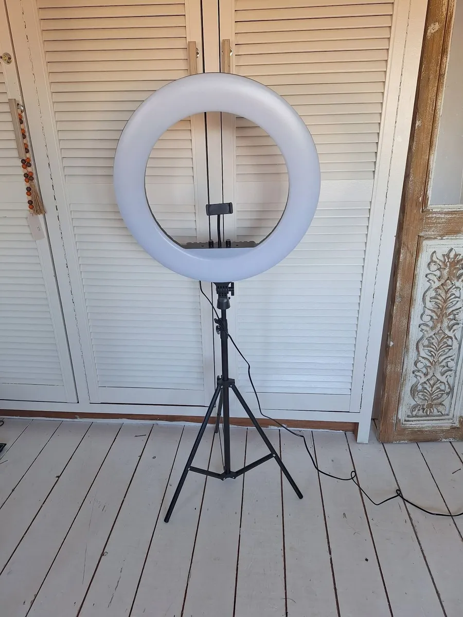 Large Ring Light