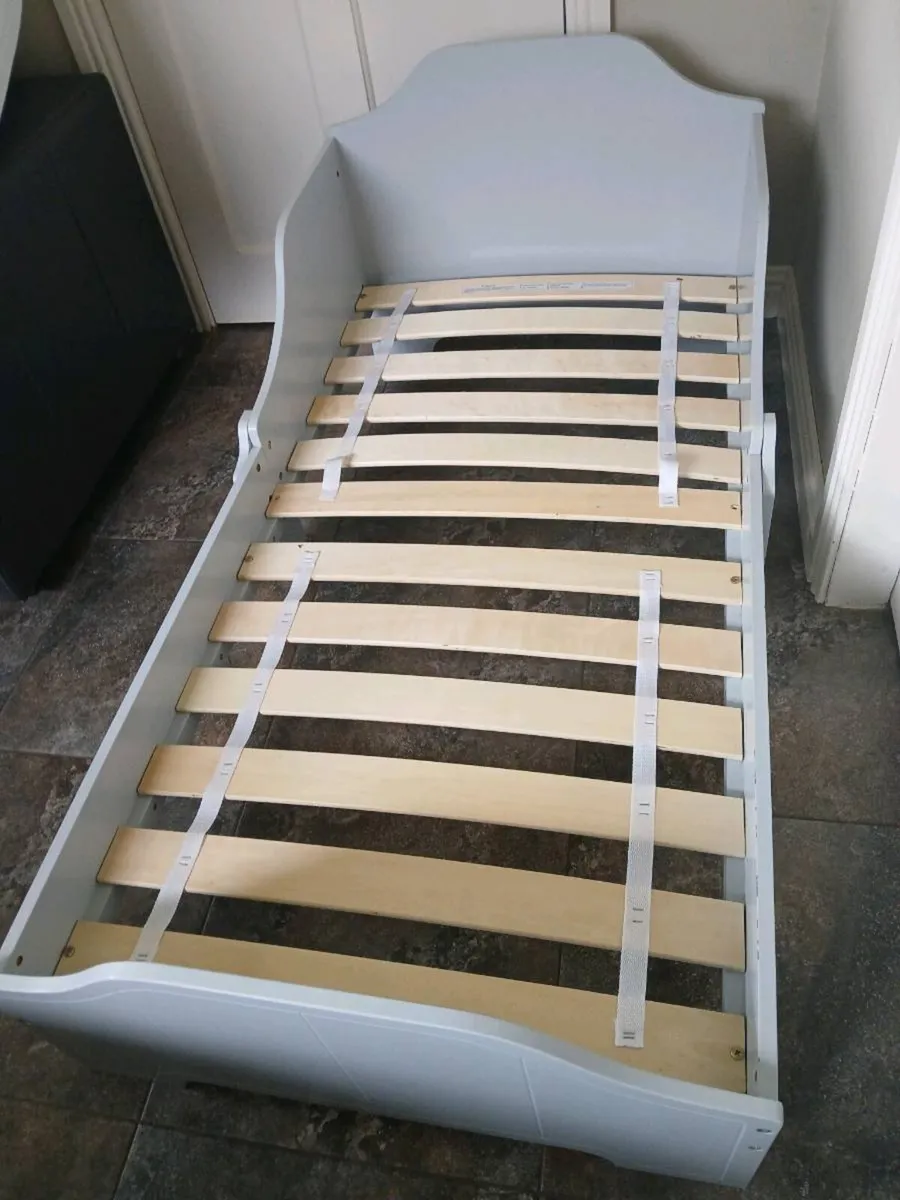 Toddler bed +mattress. - Image 4
