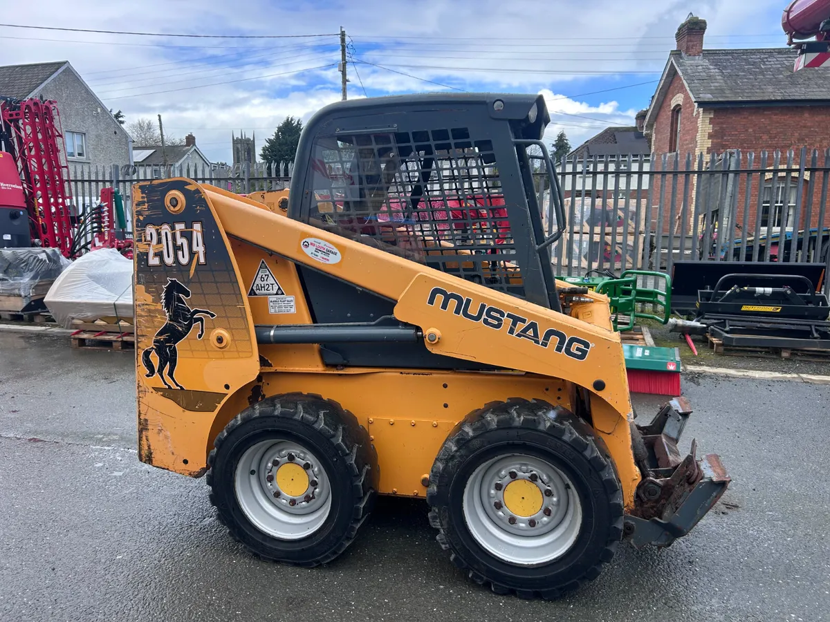 MUSTANG 2054 skid steer - Image 1
