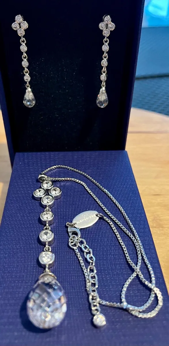 Newbridge Jewellery Set - Image 1