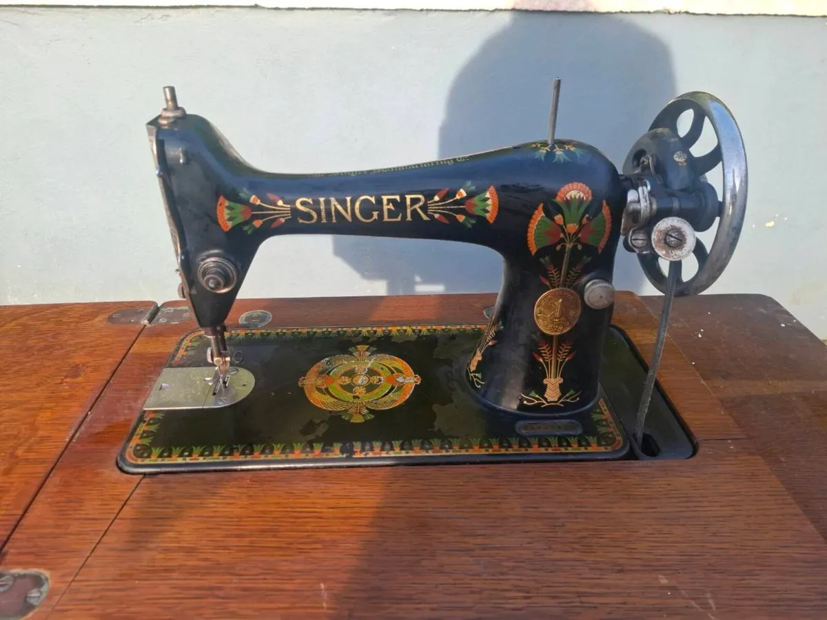 Singer sewing machine - Image 3
