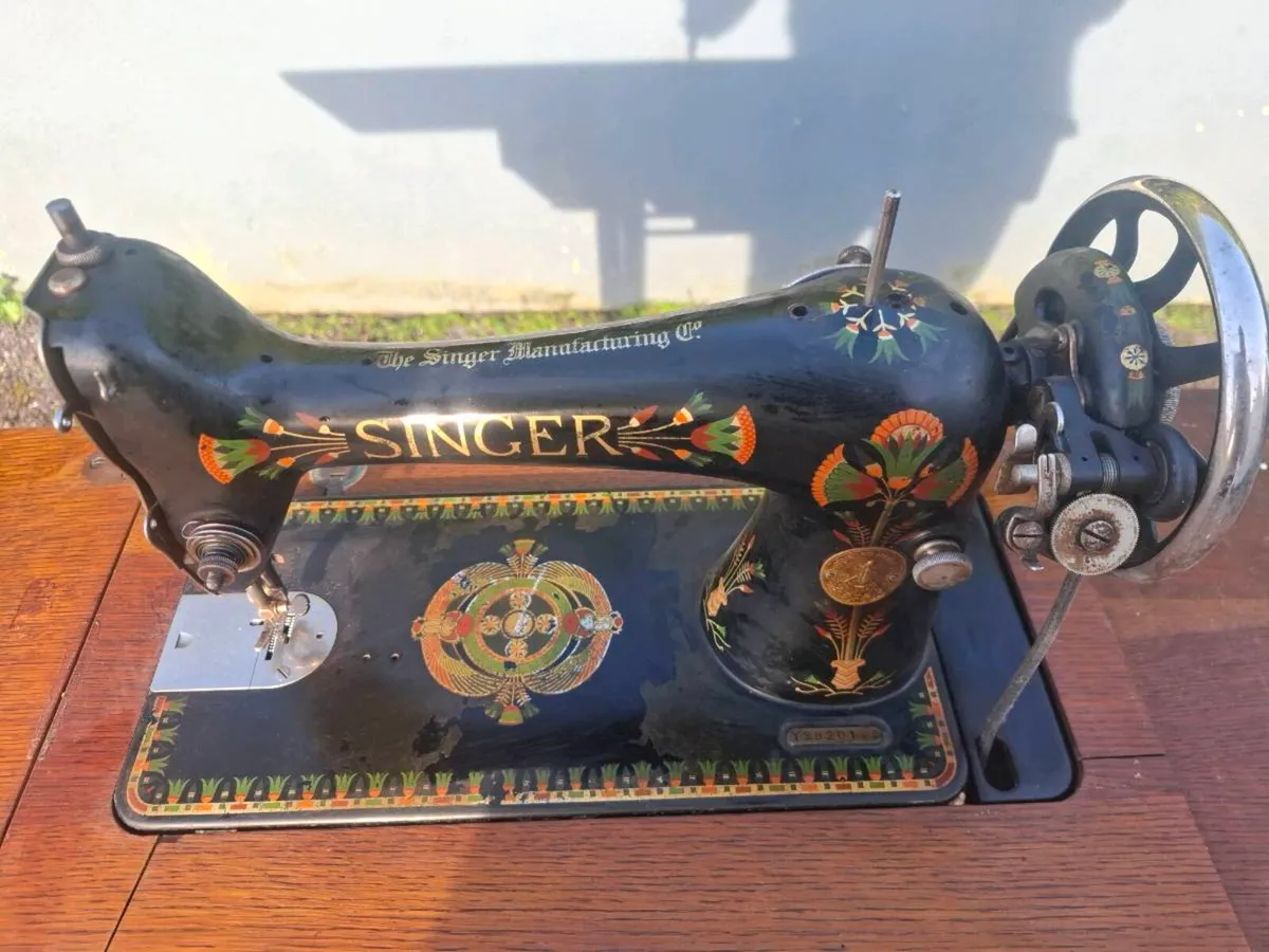 Singer sewing machine - Image 4