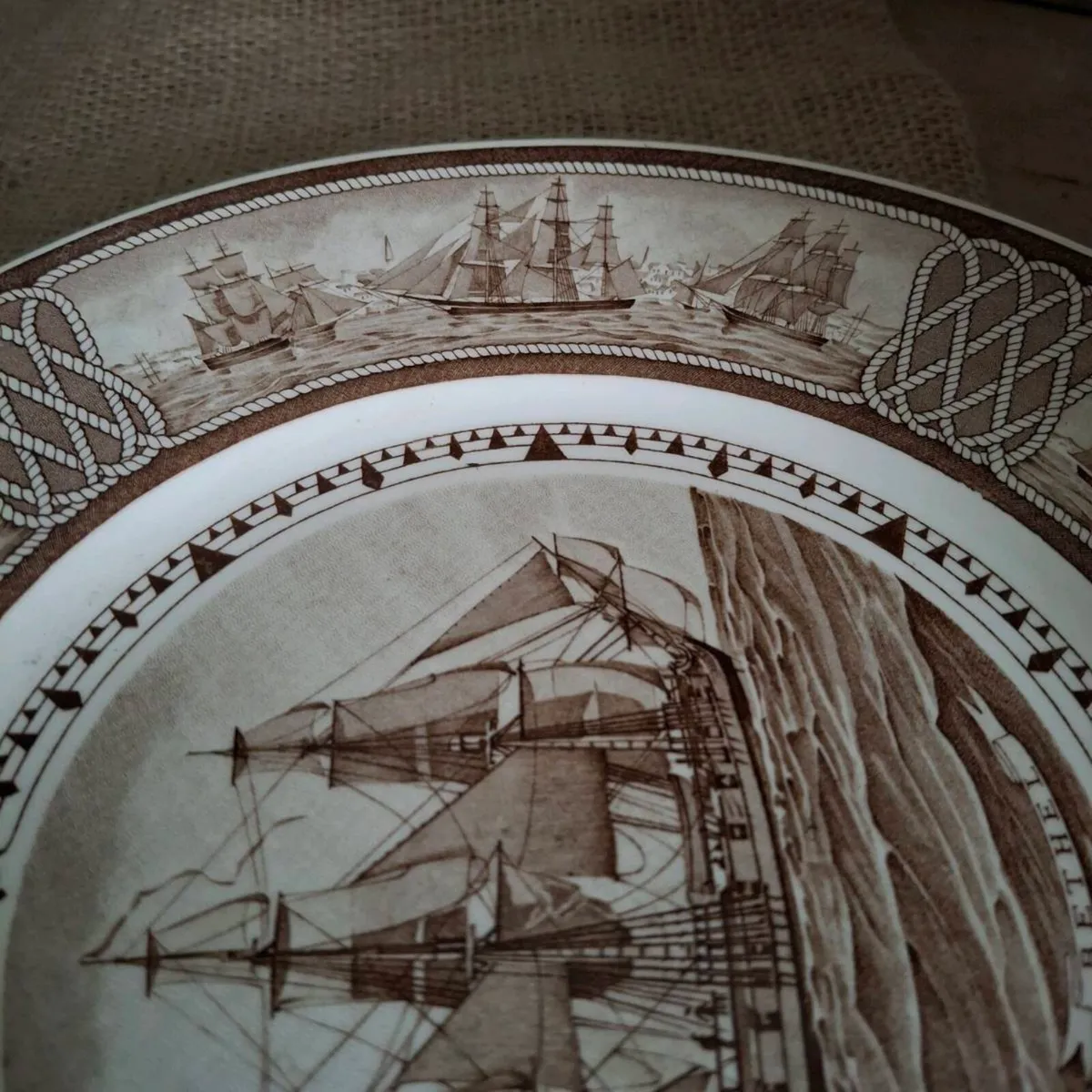 Pair of 1950s Wedgwood Plates - Image 4