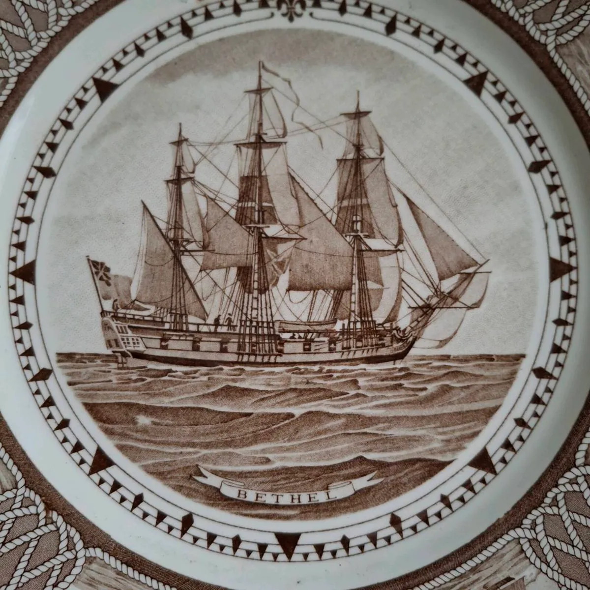 Pair of 1950s Wedgwood Plates - Image 2