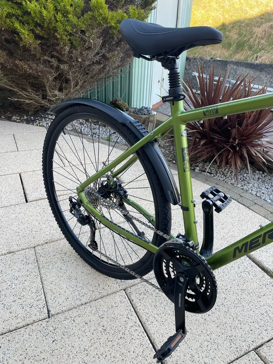 Merida crossway 100 hybrid bike - Image 3