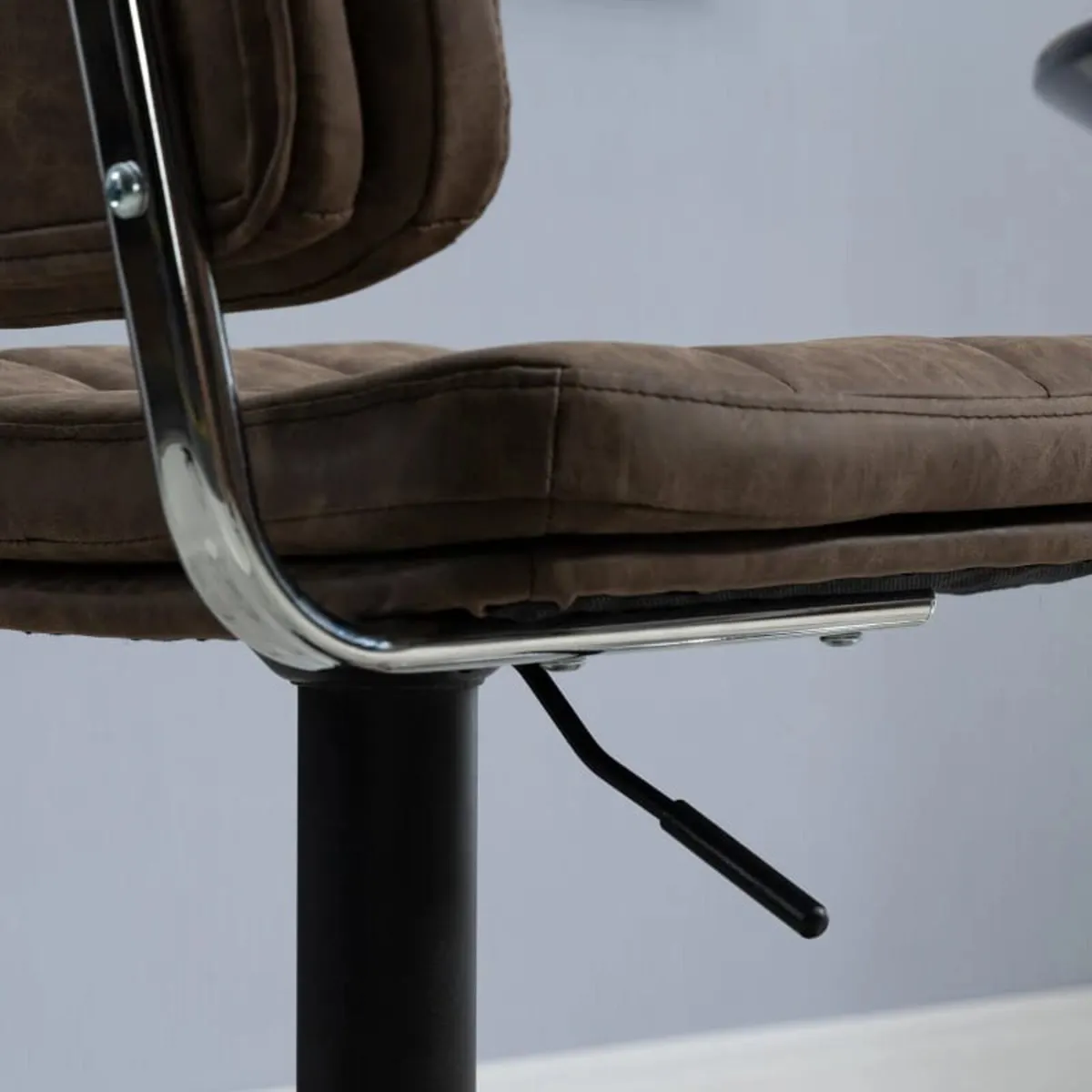 Set of 2 Button-Tufted Vintage Bar Stools - Swivel - Image 4