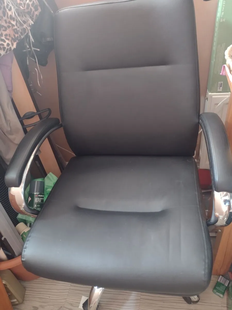 Heavy leather office chair on castors - Image 1