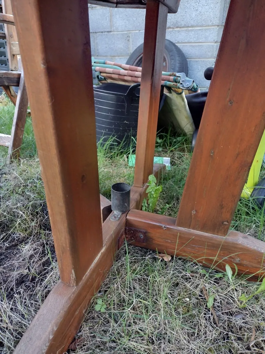 Large heavy teak garden table - Image 3