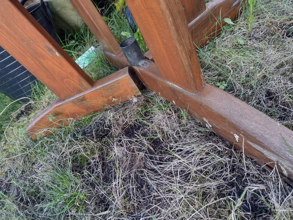 Large heavy teak garden table - Image 4