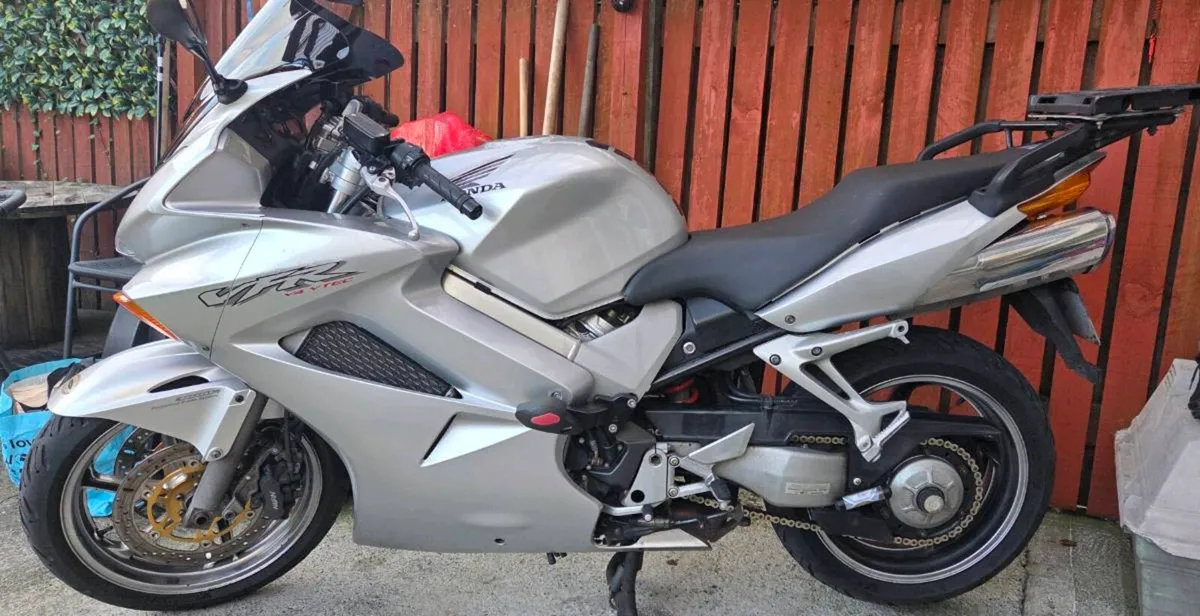 2003 vfr800 - Image 1
