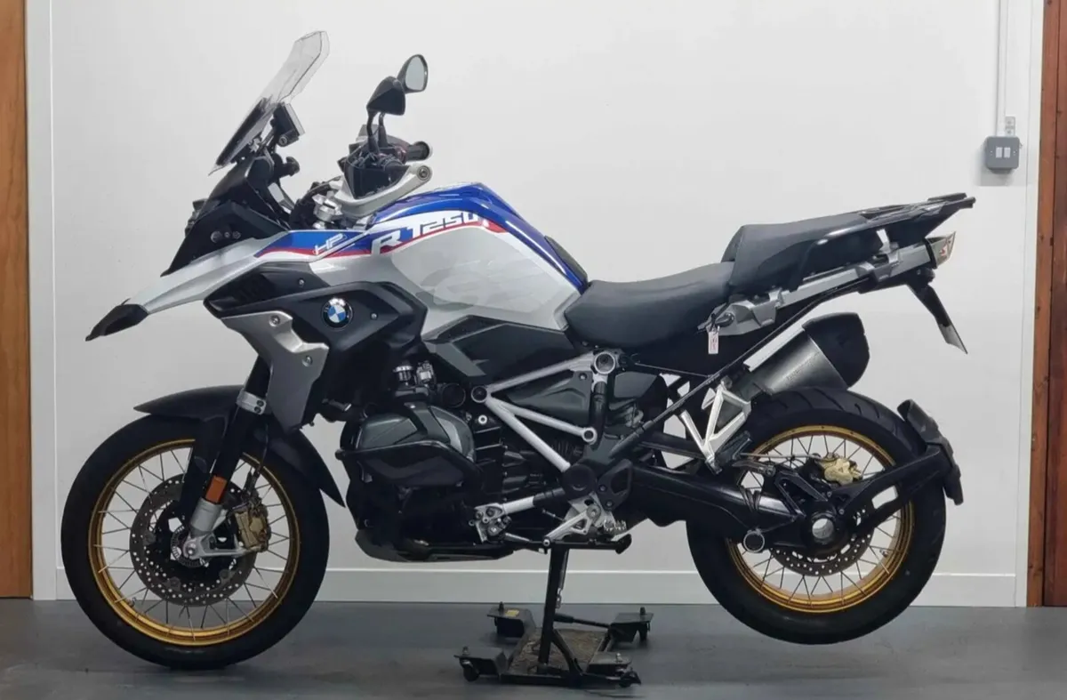 19' BMW r1250gs HP Rallye LOW MILEAGE - Image 2