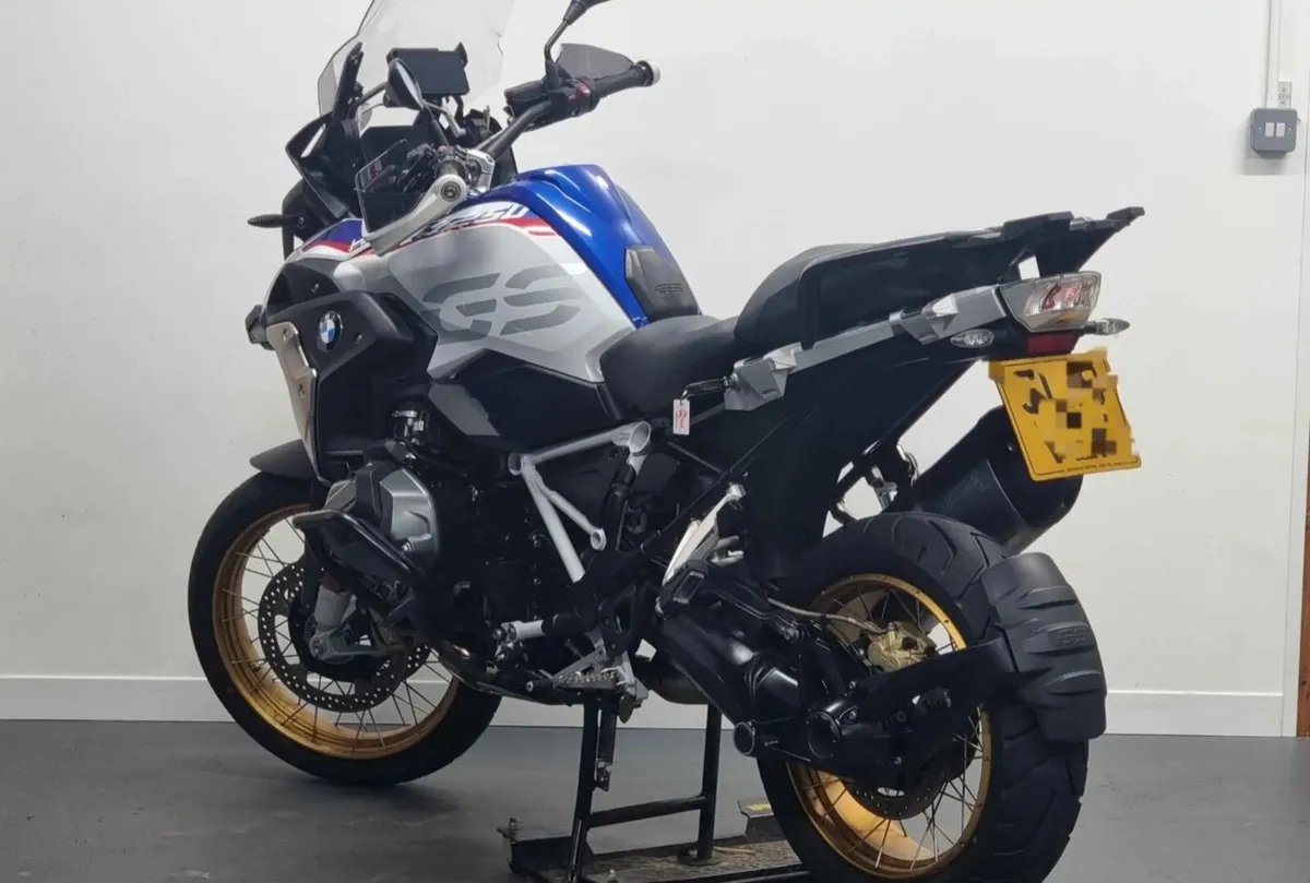 19' BMW r1250gs HP Rallye LOW MILEAGE - Image 4