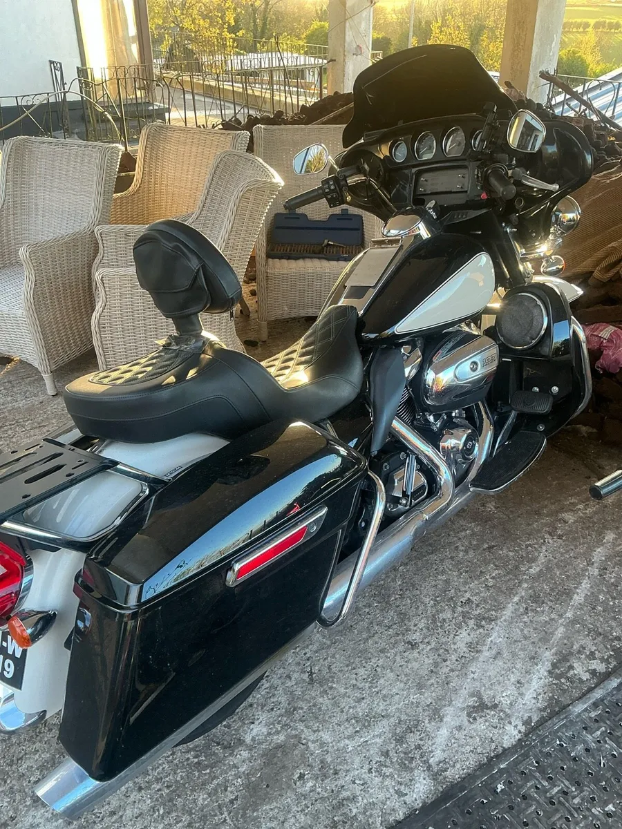 2018 Harley Davison ultra glide - Image 1