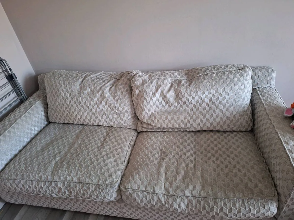 Very big two seater couch like new - Image 2