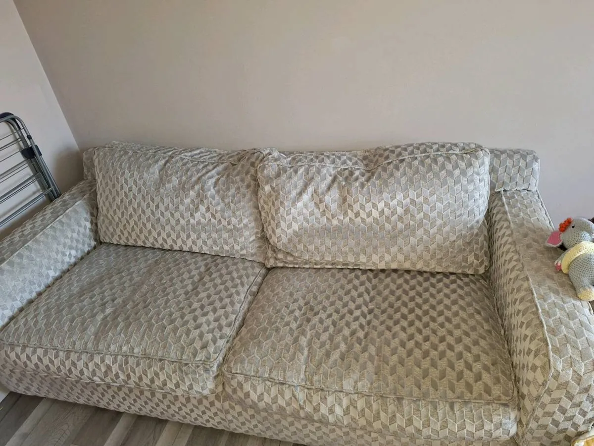 Very big two seater couch like new - Image 3