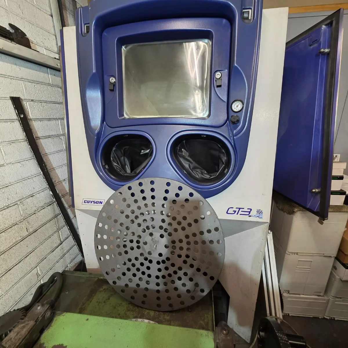 Guyson GT3 Sand Blast Cabinet - Image 4