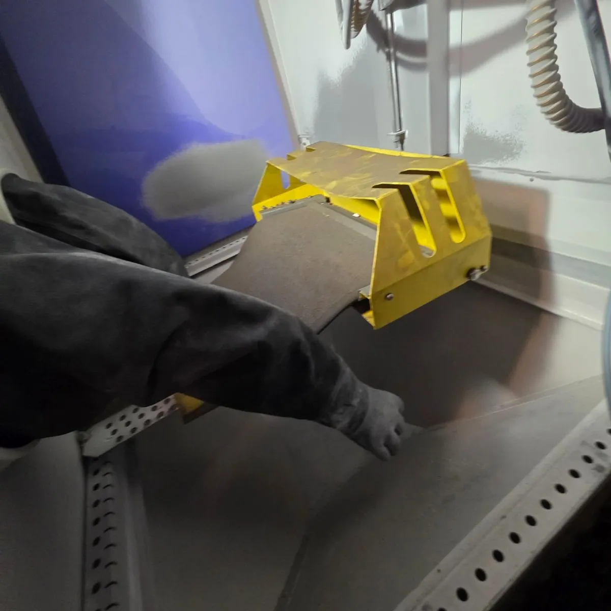 Guyson GT3 Sand Blast Cabinet - Image 2