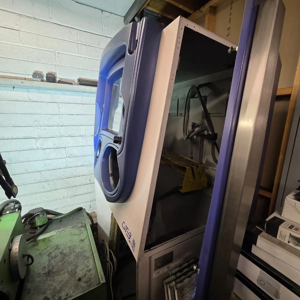 Guyson GT3 Sand Blast Cabinet - Image 3