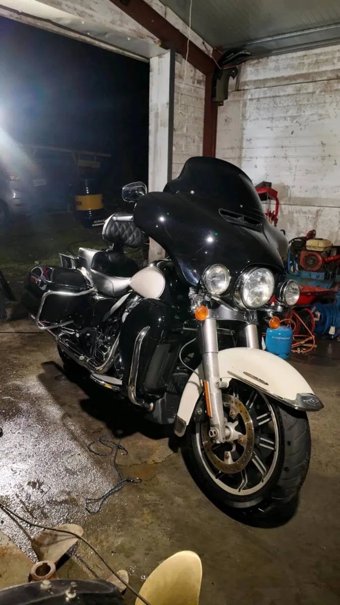 2018 Harley Davison ultra glide - Image 2