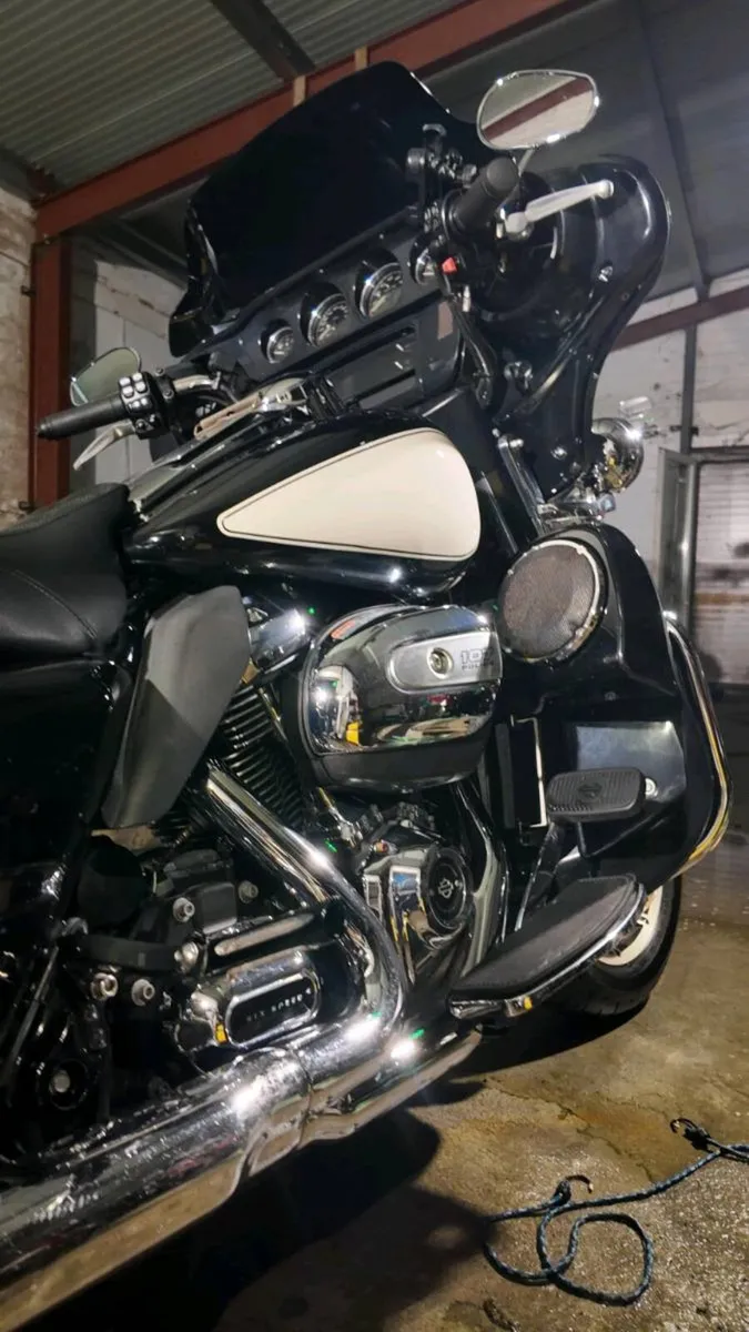 2018 Harley Davison ultra glide - Image 3