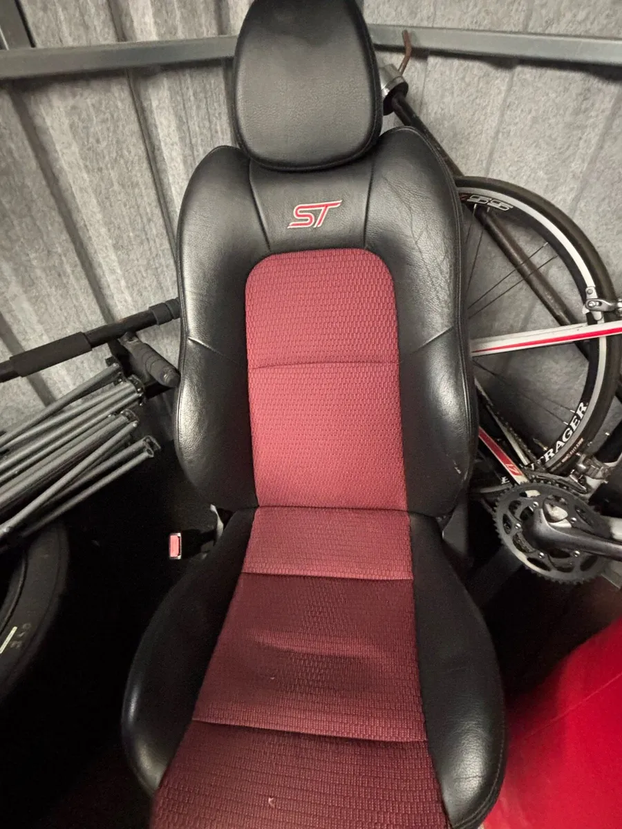 Car seats - Image 1