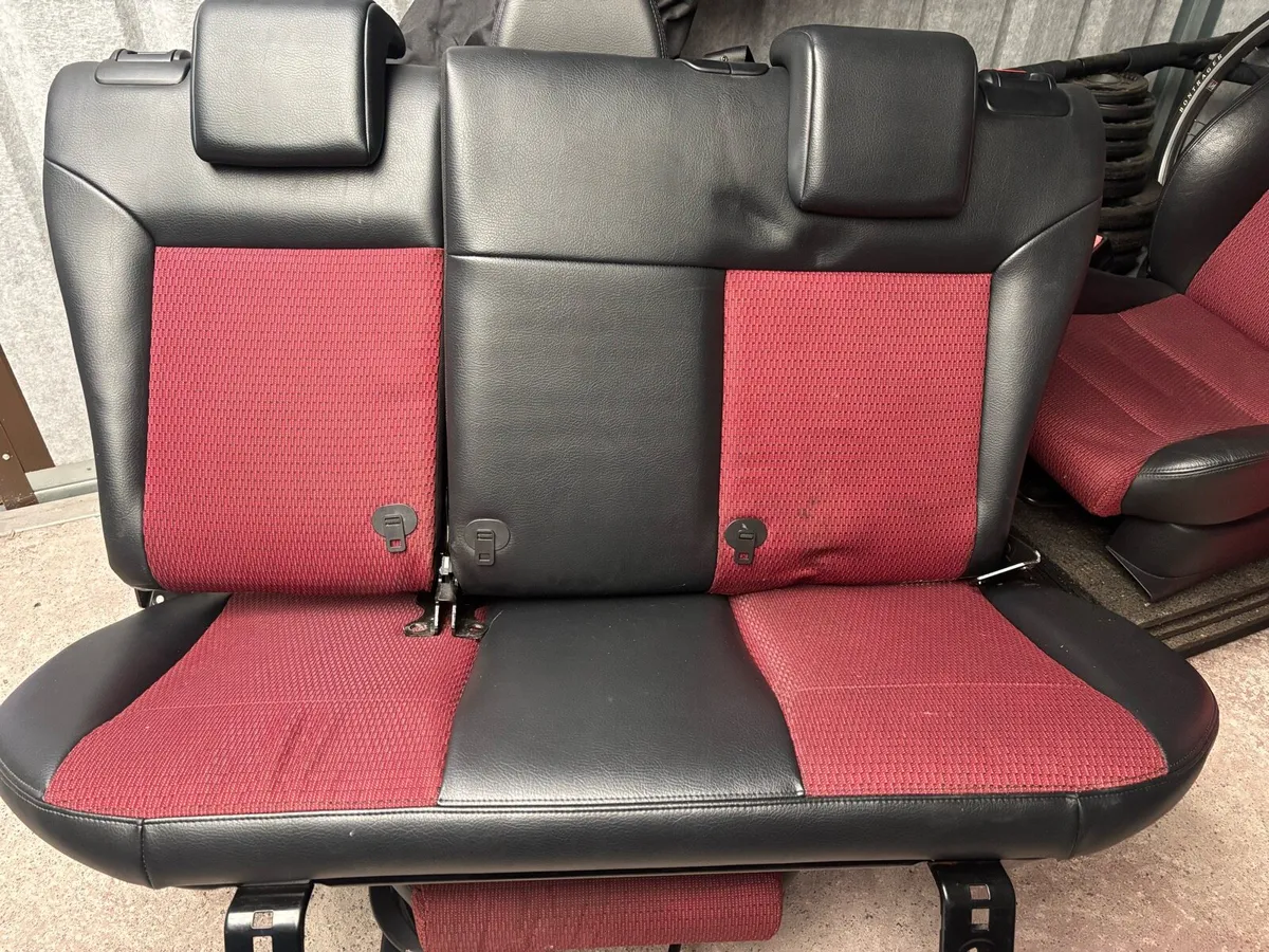 Car seats - Image 2