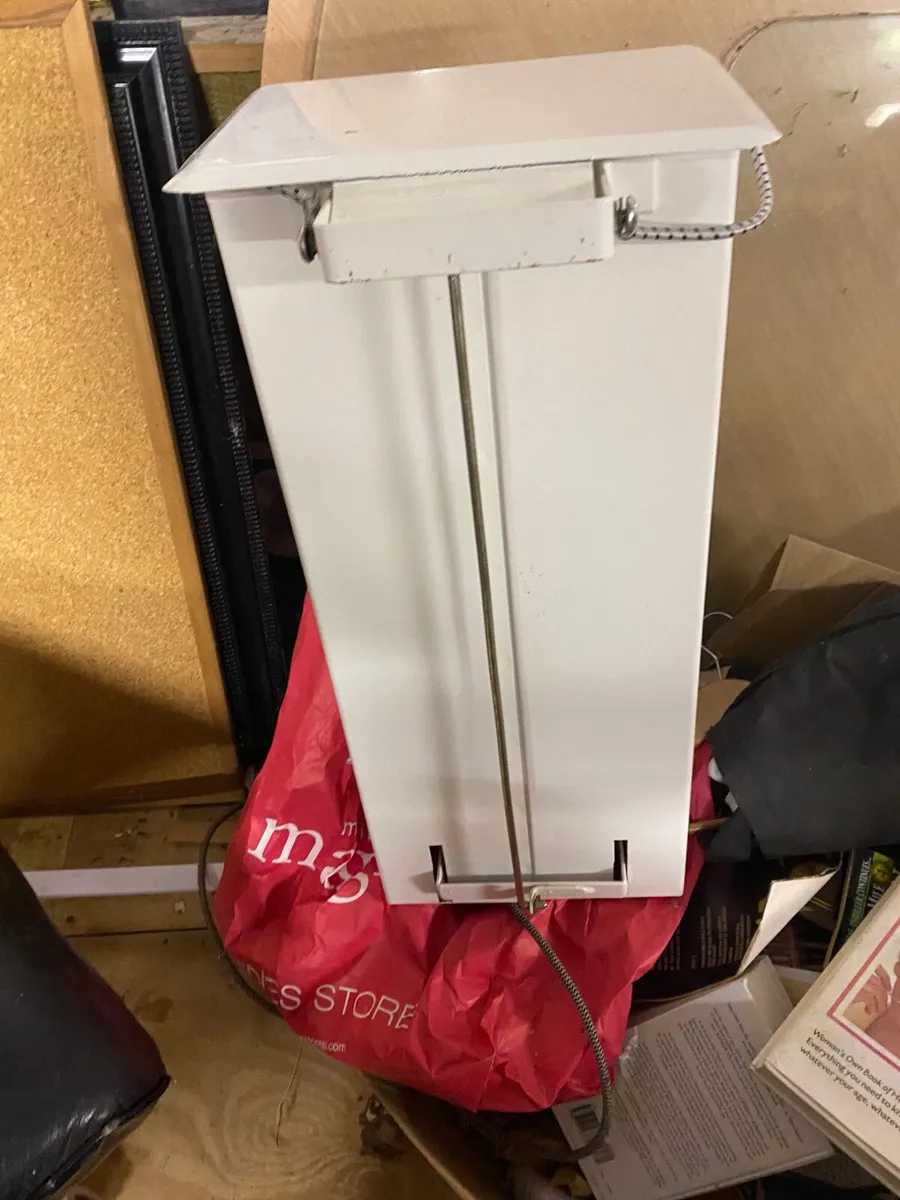 Metal fire retardant bin - Image 2